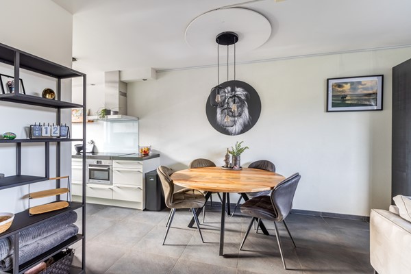 Foto - Te koop:  Verzorgde tussenwoning in Fijnaart!